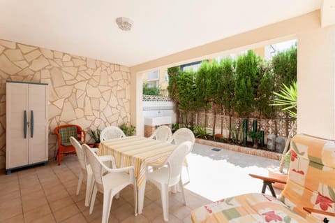 Patio, Dining area