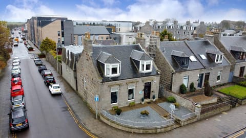 The Jays Guest House Bed and Breakfast in Aberdeen