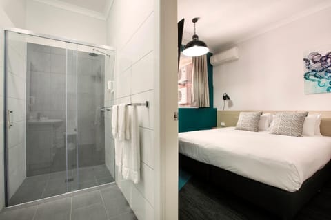 Shower, Toilet, Photo of the whole room