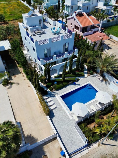Property building, Day, Neighbourhood, Bird's eye view, Swimming pool, sunbed