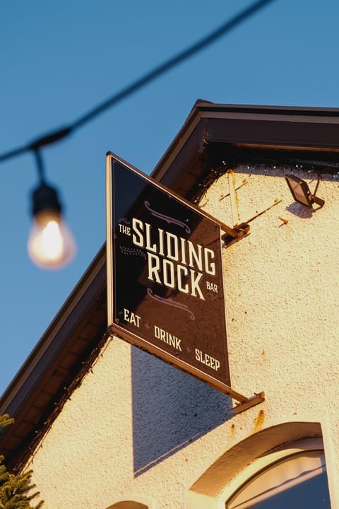 The Sliding Rock Inn Gasthof in Galway