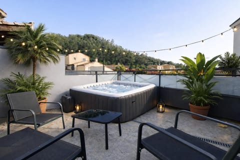 Patio, Hot Tub