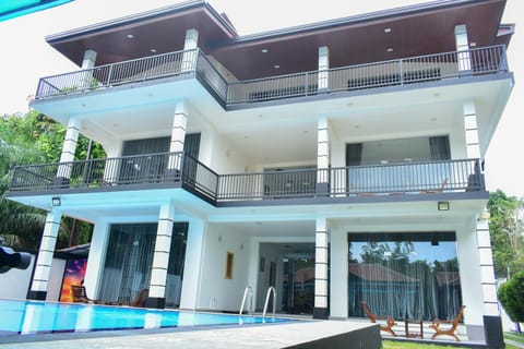 Property building, Decorative detail, Pool view