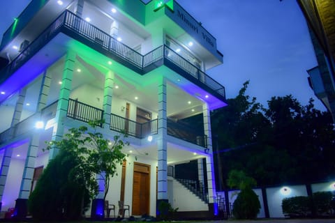 Property building, Facade/entrance, View (from property/room), Garden view, Street view