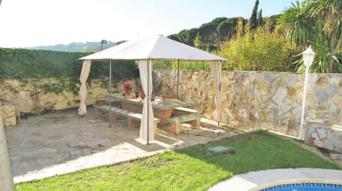 Patio, BBQ facilities, Garden