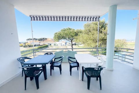 View (from property/room), Balcony/Terrace, Dining area
