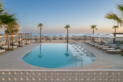 Pool view, Sea view, Swimming pool, sunbed