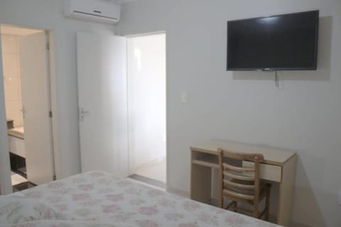 Bed, TV and multimedia, Dining area, air conditioner