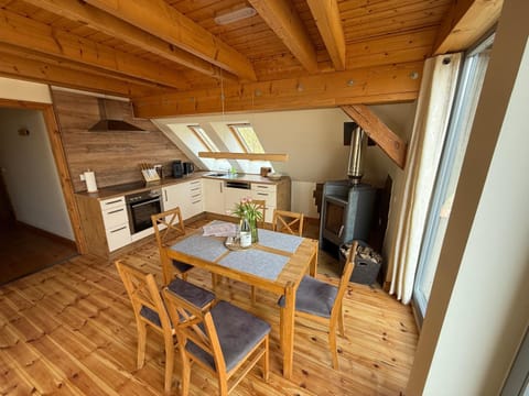 Kitchen or kitchenette, Dining area, oven, pet friendly