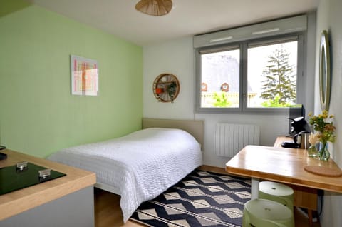 Bed, Kitchen or kitchenette, Photo of the whole room, Bedroom