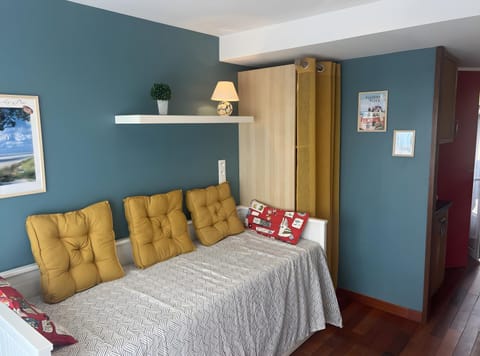Living room, Bedroom