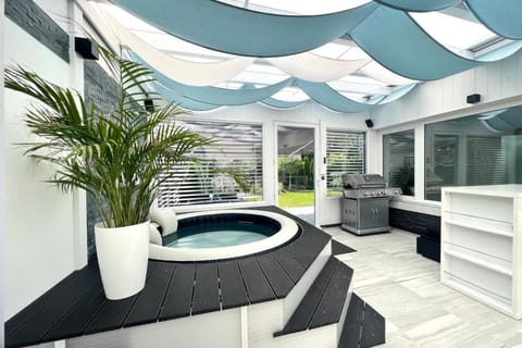 Hot Tub, Balcony/Terrace