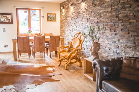 Living room, Dining area, Mountain view