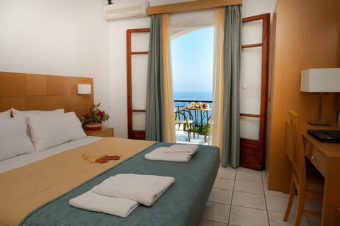 Bed, Bedroom, Sea view