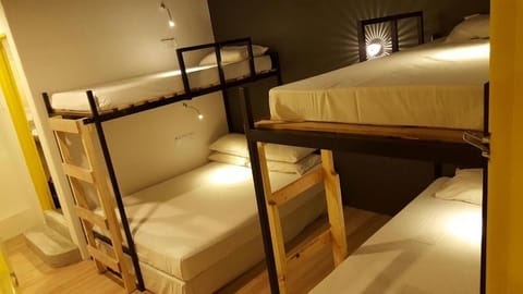 Bedroom, bunk bed