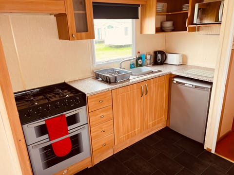 Kitchen or kitchenette, minibar, pet friendly, stove, toaster