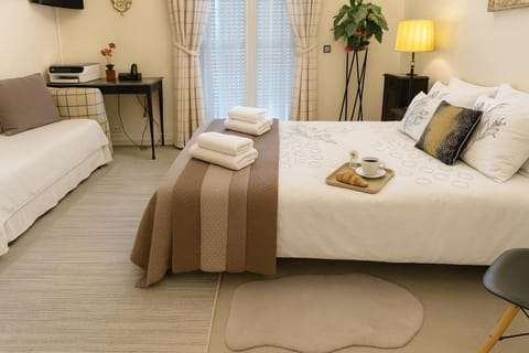 Bed, TV and multimedia, Kitchen or kitchenette, Photo of the whole room, Bedroom, hair dresser, minibar, towels