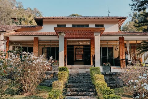 Property building, Facade/entrance, Garden, Garden view