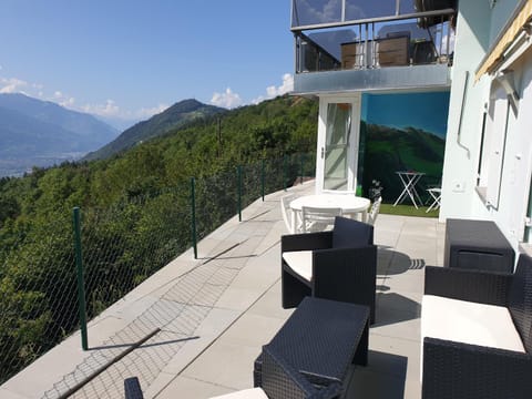 Balcony/Terrace, City view, Mountain view