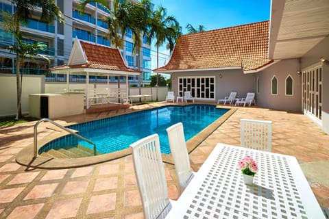 Big area!! Cozy Beach pool villa 5 private bedrooms Villa in Pattaya City