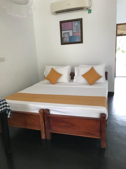 Sunray Beach House Bed and Breakfast in Tangalle