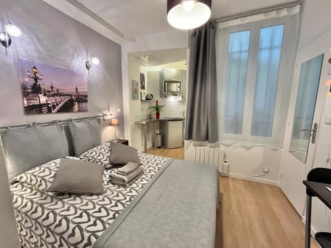 Bed, Kitchen or kitchenette, Photo of the whole room