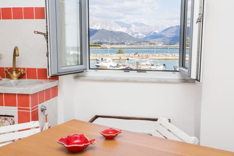 Dining area, Mountain view, River view, Sea view