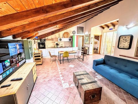 Communal lounge/ TV room, TV and multimedia, Kitchen or kitchenette, Living room, Seating area, Dining area, Evening entertainment, minibar