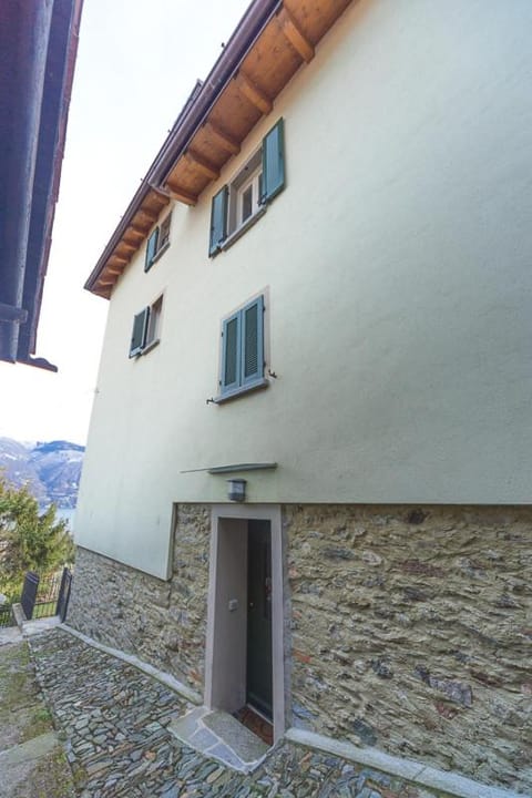 Casa Amarilla Apartment in Province of Lecco