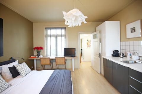 Canal Studio Apartment Bed and Breakfast in Amsterdam