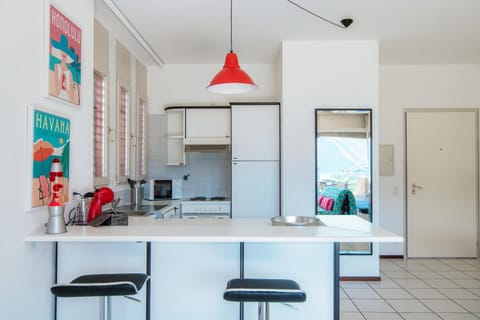 Kitchen or kitchenette, Dining area, minibar, pet friendly, stove