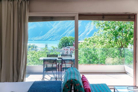 Day, Balcony/Terrace, Seating area, Lake view, Mountain view