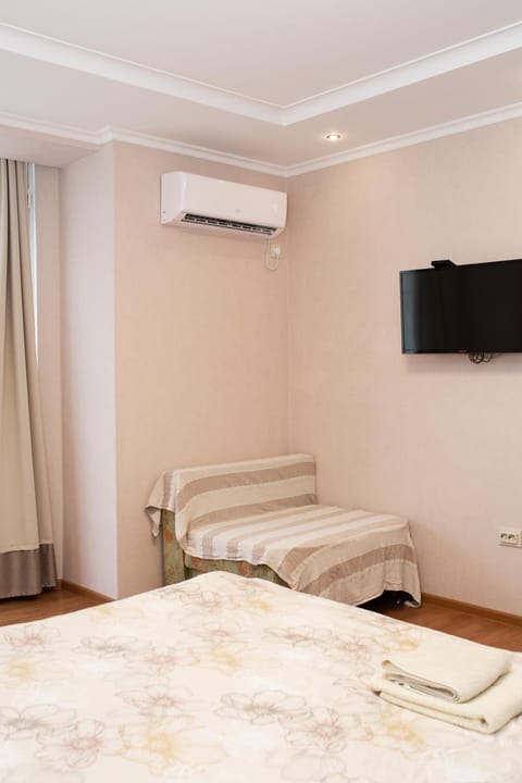 Bed, TV and multimedia, Seating area, Bedroom, air conditioner