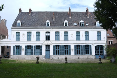 Property building, Day, Garden