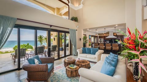 Stunning beachfront Flamingo mansion with incomparable ocean setting Maison in Playa Flamingo