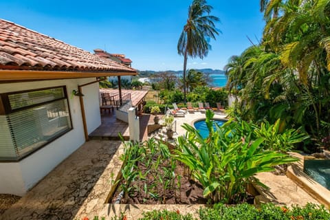 Luxury Flamingo home with ocean view sleeps 10 - walking distance from beach Casa in Playa Flamingo