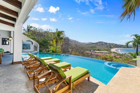 Ocean-View Flamingo Palace with Stone Courtyard and Giant Infinity Pool Maison in Playa Flamingo