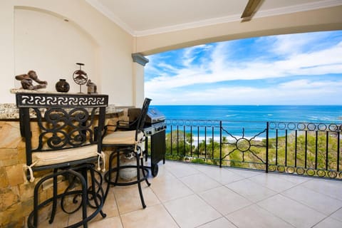 Exquisitely decorated 5th-floor aerie with views of two bays in Flamingo Casa in Playa Flamingo