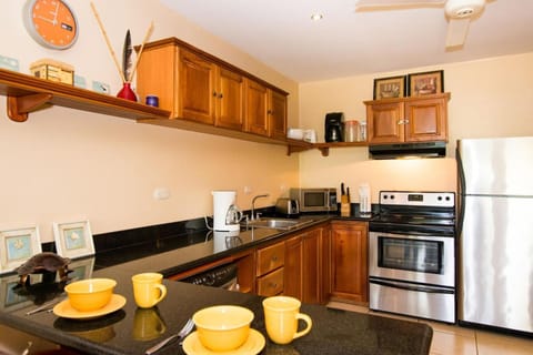 Coffee/tea facilities, Kitchen or kitchenette, Dining area, dishwasher, minibar, pet friendly, stove