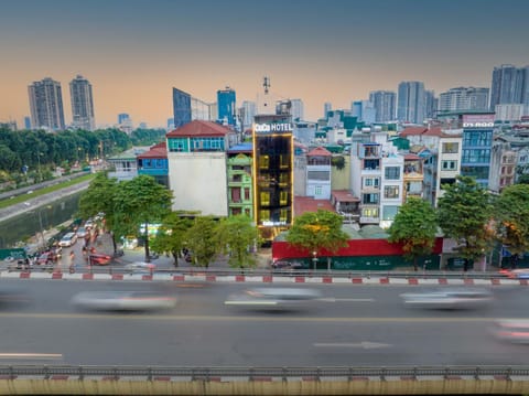 Property building, Day, Neighbourhood, Bird's eye view, City view, Street view, Location, Parking