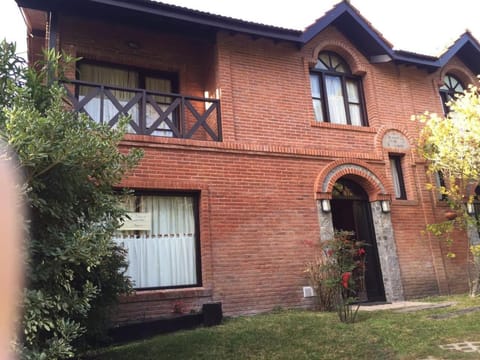 DUPLEX Casa 100 m2 CARILO HOUSE Complejo Residencial Sin Serv Haus in Cariló