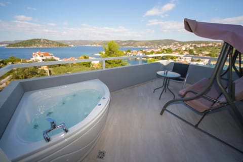 Hot Tub, Balcony/Terrace