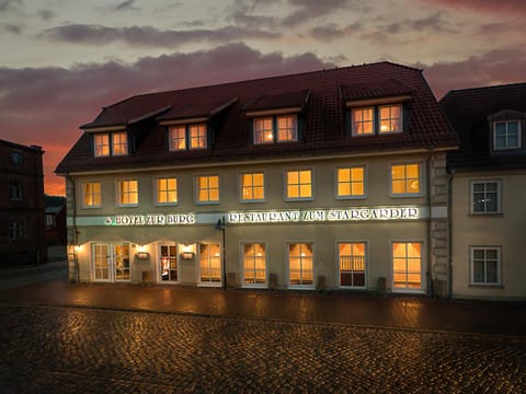 Property building, Facade/entrance, Night, City view, Street view, Location