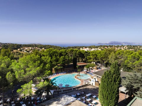 Bird's eye view, Pool view