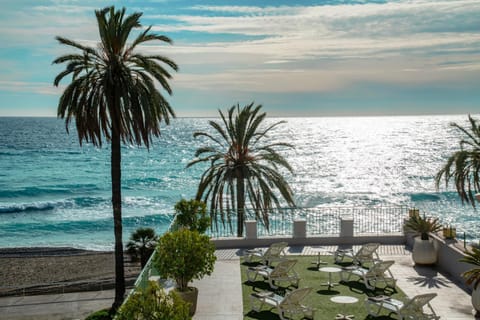 Seating area, Beach, Sea view, Area and facilities, Sunrise