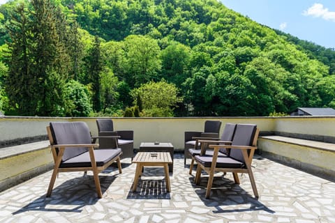 Patio, Spring, Day, Natural landscape, View (from property/room), Balcony/Terrace, Seating area, Dining area, Mountain view