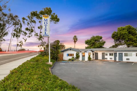 Property building, Day, Neighbourhood, Street view, Sunrise, Sunset