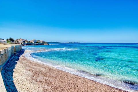 Appartement - Les Pieds Dans L'Eau Apartment in Six-Fours-les-Plages