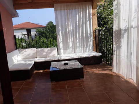 Balcony/Terrace, Garden view