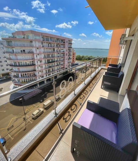 Balcony/Terrace, Street view